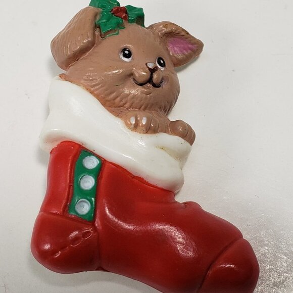 Holiday Dog in Stocking Brooch – Elegant Vintage Christmas Puppy Pin 1.5x1.5'' - Picture 4 of 6